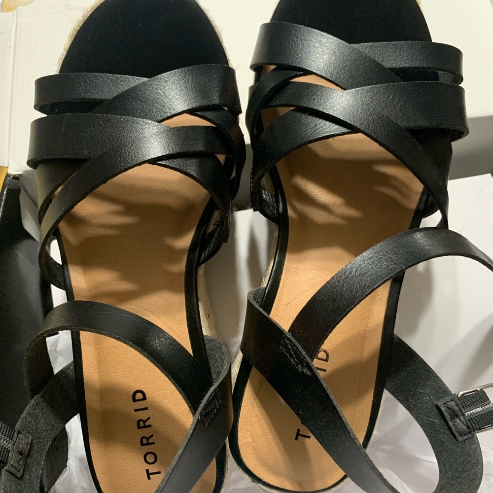 Torrid 8 1/2 Wide Black Flatform Wedge Sandal